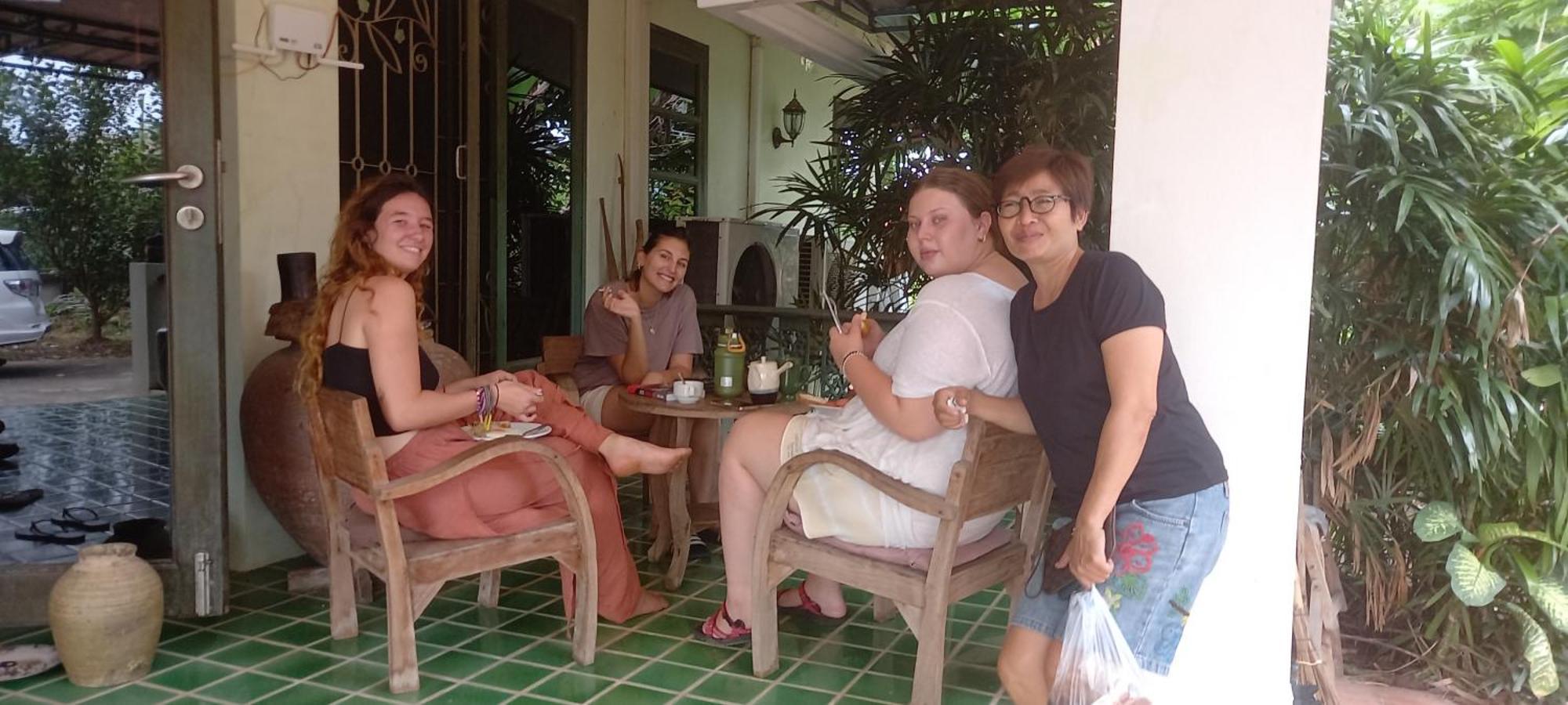 Plus Hostel Ayutthaya מראה חיצוני תמונה