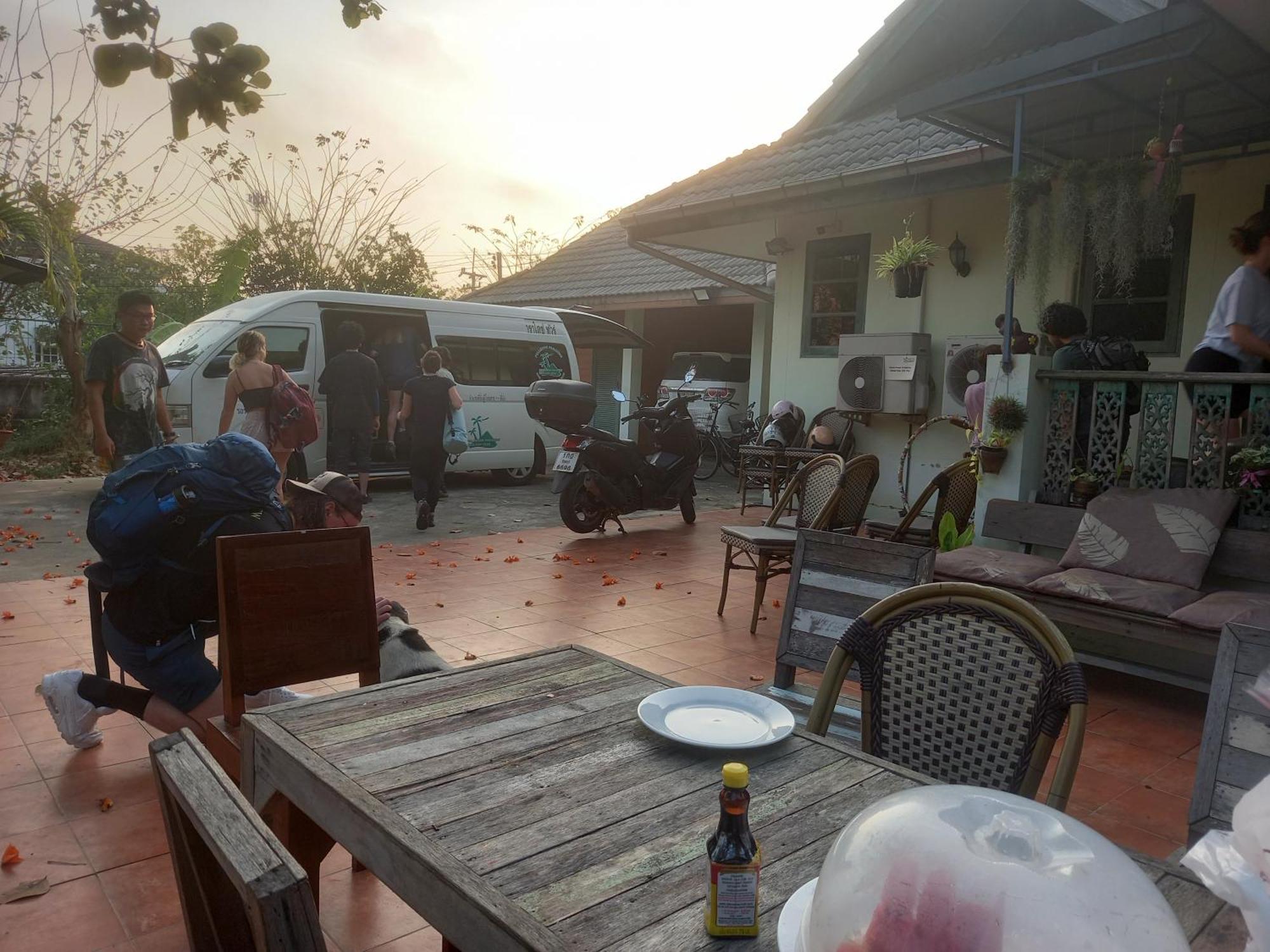 Plus Hostel Ayutthaya מראה חיצוני תמונה